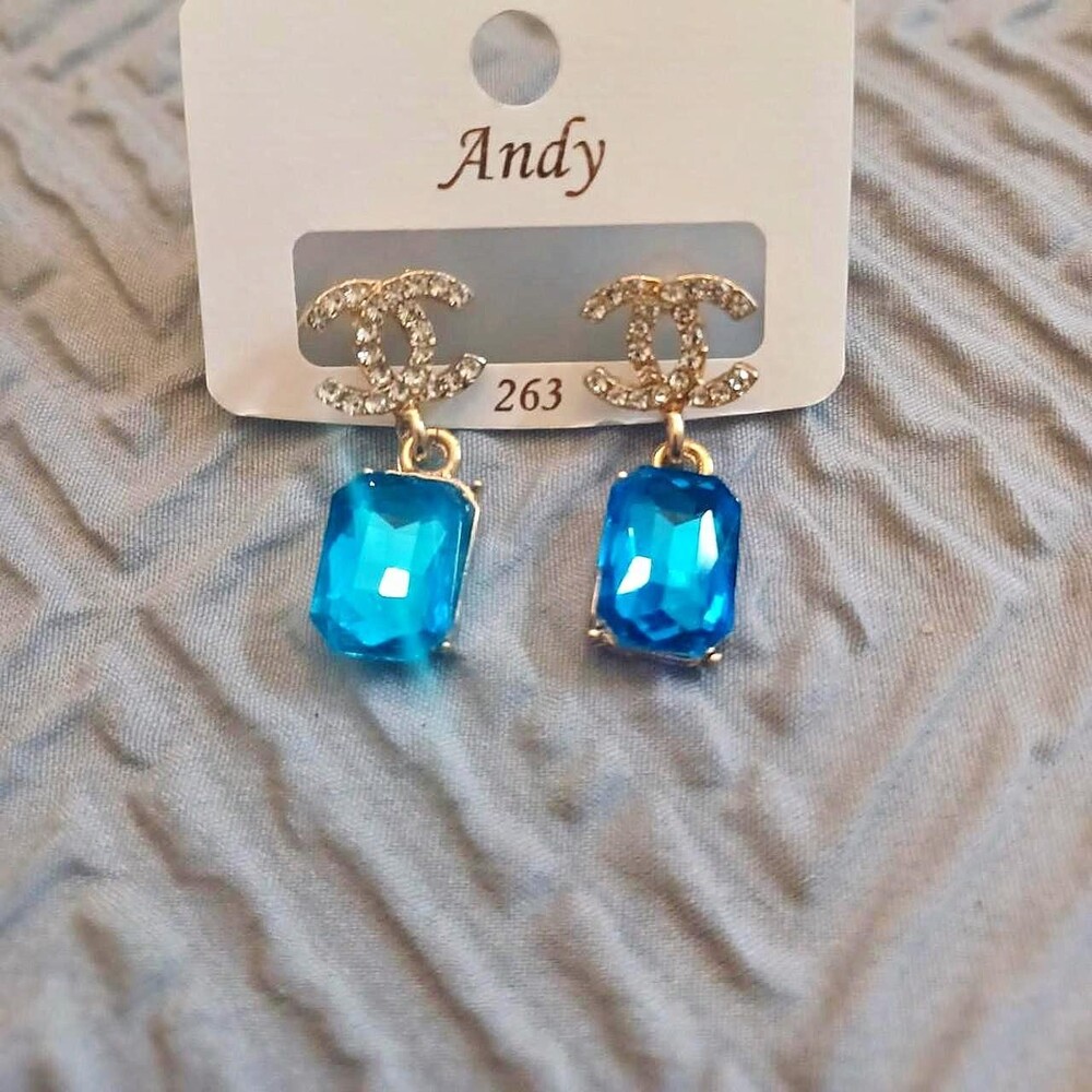 Blue rhinestone earrings with gold accents #glamour #statement